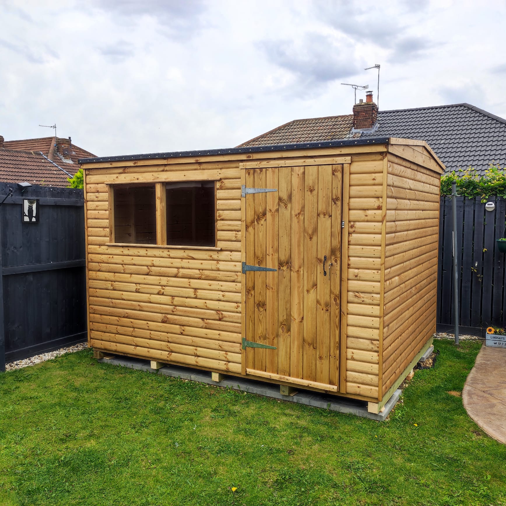 Apex timber shed