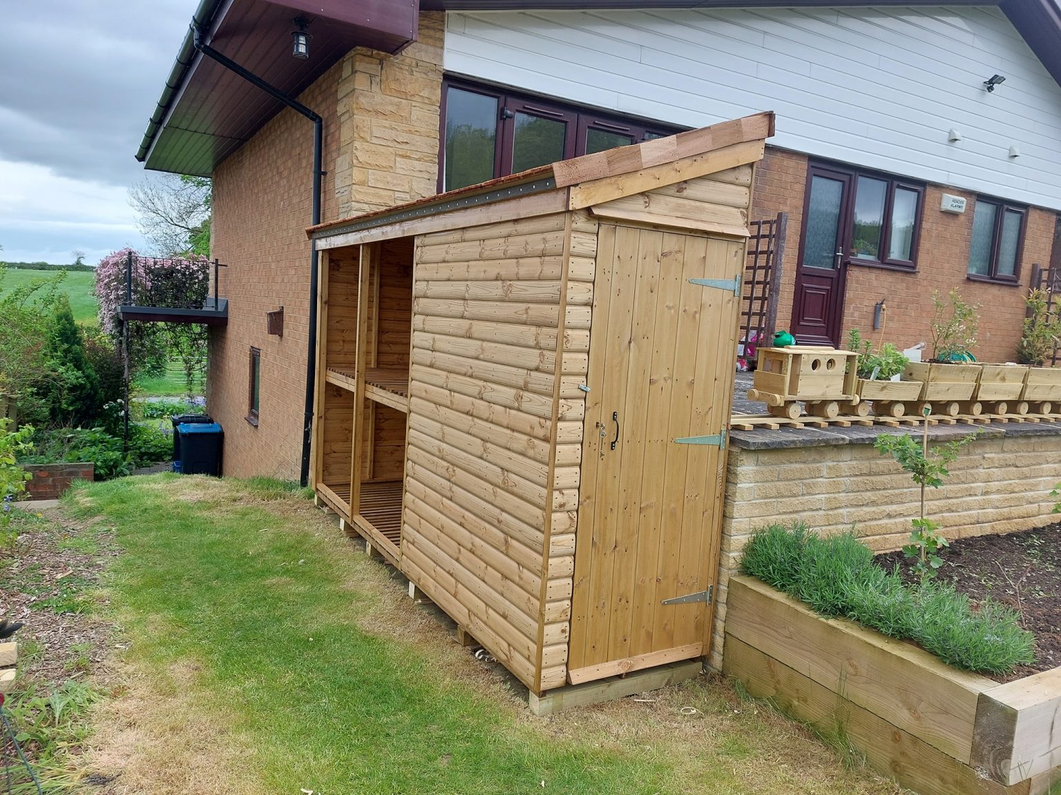 Custom garden building and log store